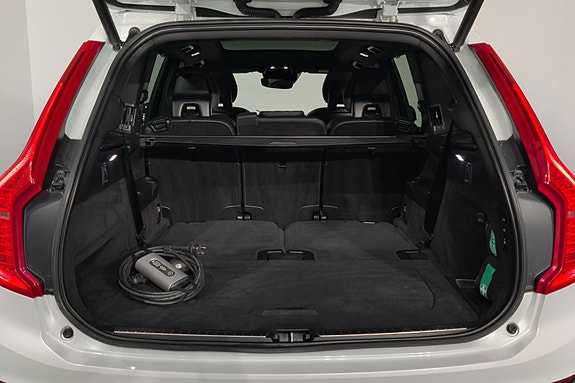 Volvo XC90 11 of 30