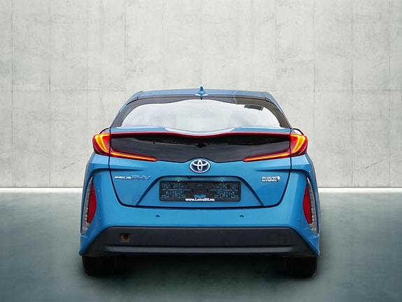 Toyota Prius 4 of 24