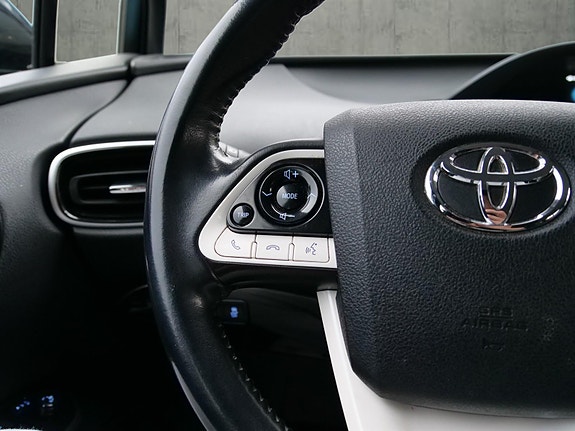 Toyota Prius 17 of 24