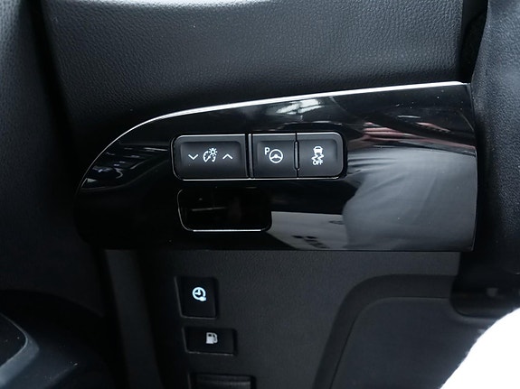 Toyota Prius 15 of 24