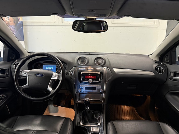 Ford Mondeo 21 of 26