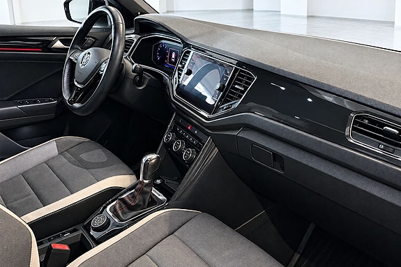 Volkswagen T-Roc 7 of 12