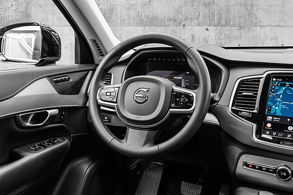 Volvo XC90 24 of 30