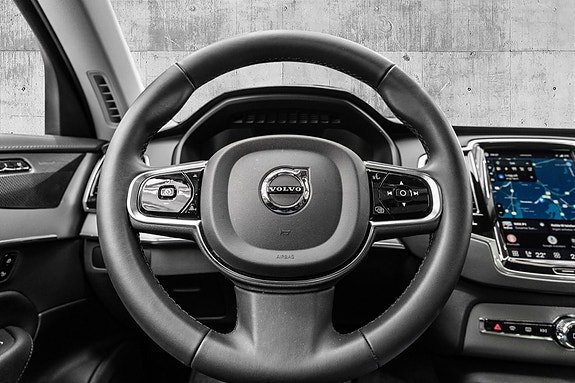 Volvo XC90 10 of 30