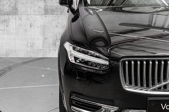 Volvo XC90 4 of 30