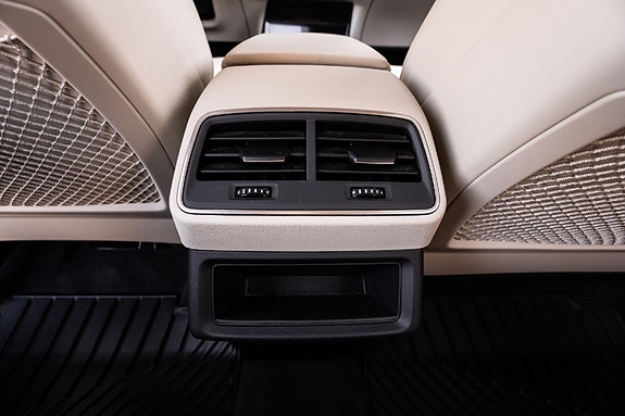 Audi e-tron 28 of 30