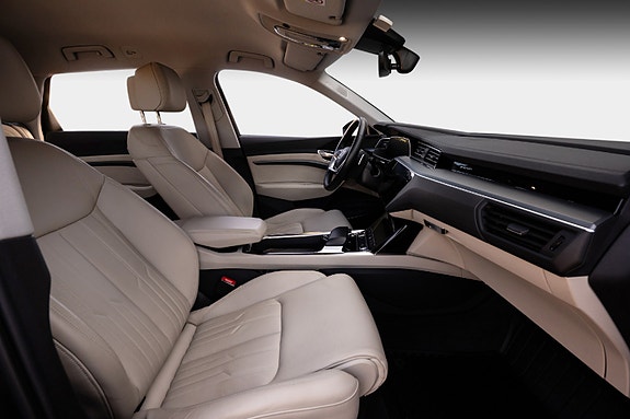 Audi e-tron 29 of 30