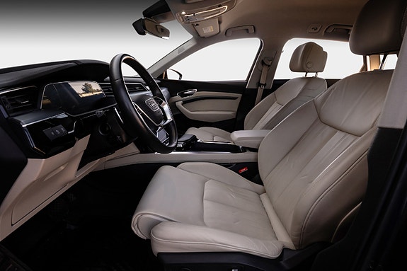 Audi e-tron 10 of 30