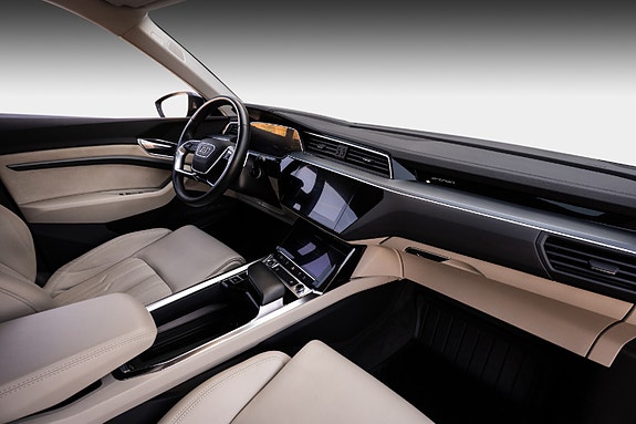 Audi e-tron 13 of 30