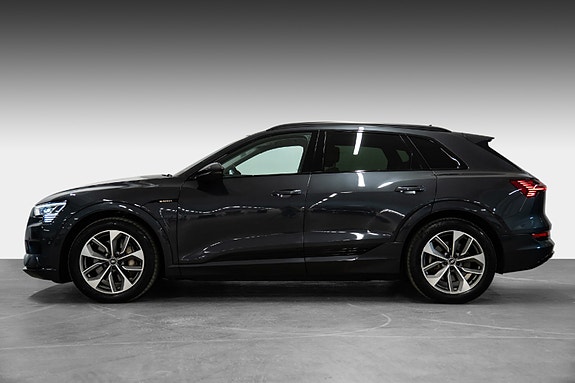 Audi e-tron 4 of 30