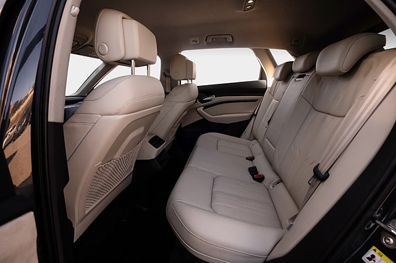 Audi e-tron 27 of 30