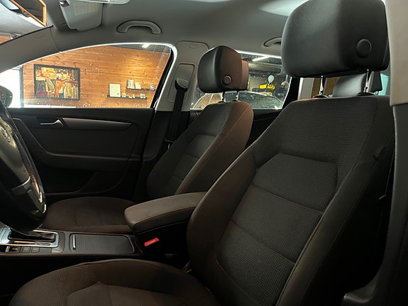 Volkswagen Passat 18 of 27