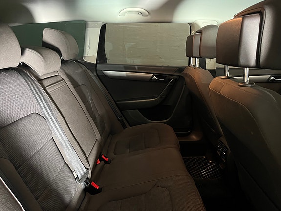 Volkswagen Passat 26 of 27