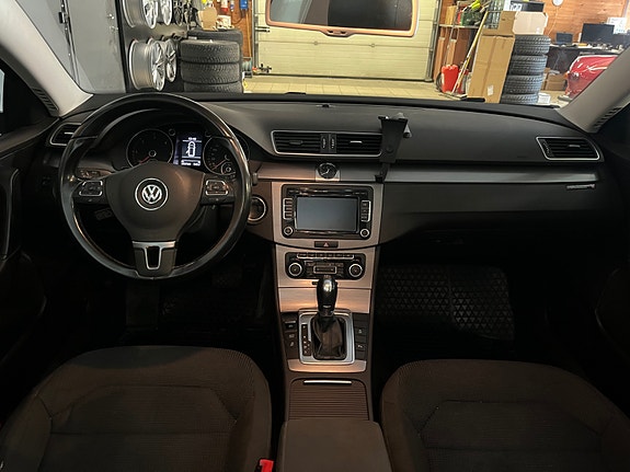 Volkswagen Passat 14 of 27