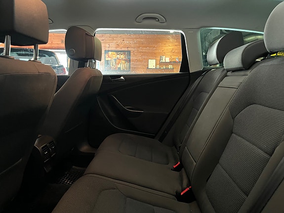 Volkswagen Passat 24 of 27