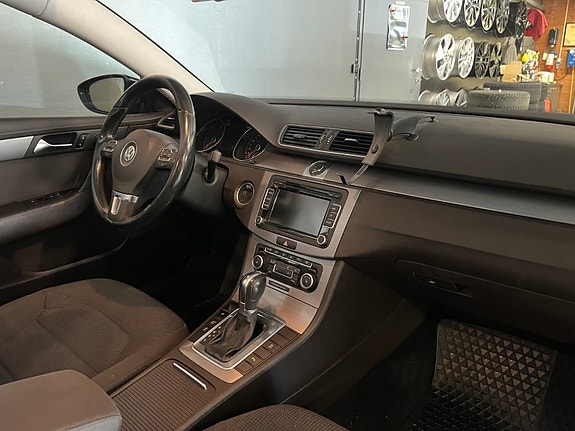 Volkswagen Passat 19 of 27