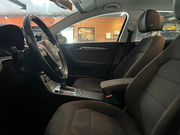Volkswagen Passat 17 of 27