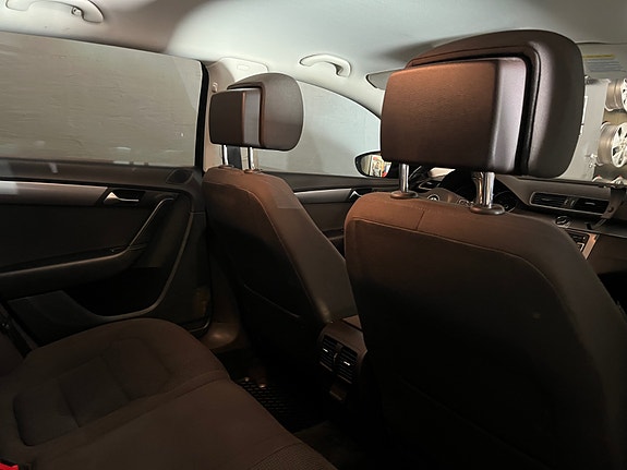 Volkswagen Passat 25 of 27