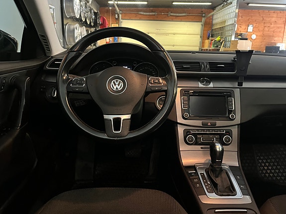 Volkswagen Passat 15 of 27