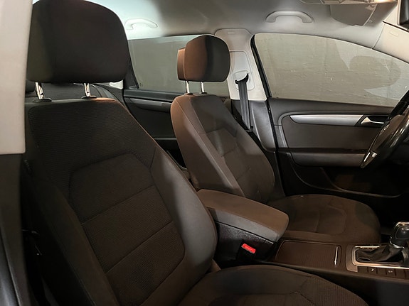 Volkswagen Passat 22 of 27