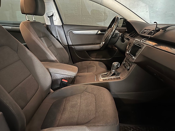 Volkswagen Passat 21 of 27