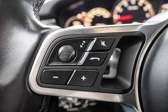 Porsche Panamera Turbo 22 of 30