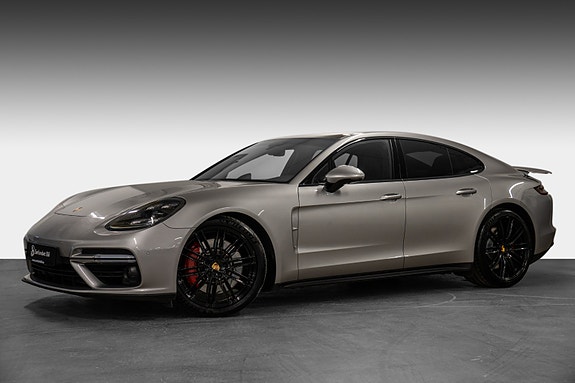 Porsche Panamera Turbo 2 of 30