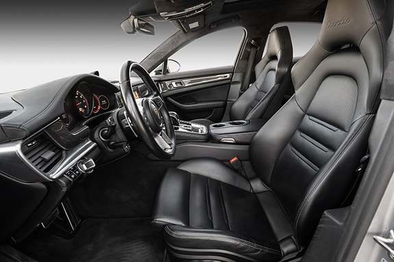 Porsche Panamera Turbo 10 of 30