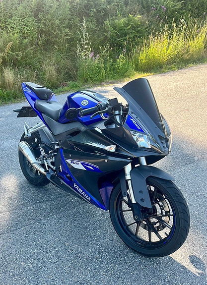 Yamaha YZF-R 125 2 of 9