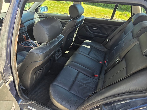 BMW 530i 10 of 12