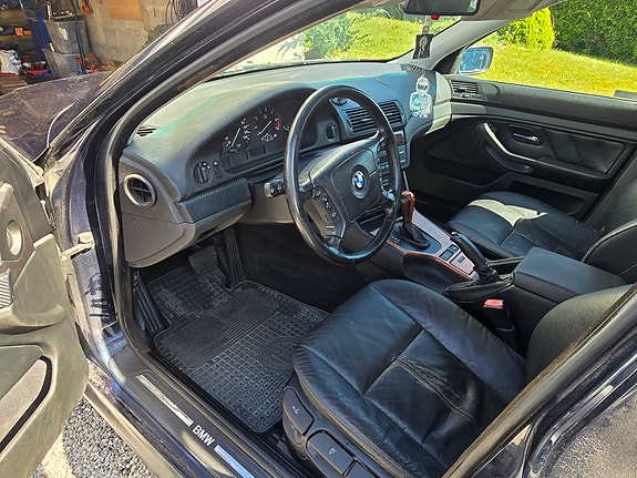 BMW 530i 9 of 12