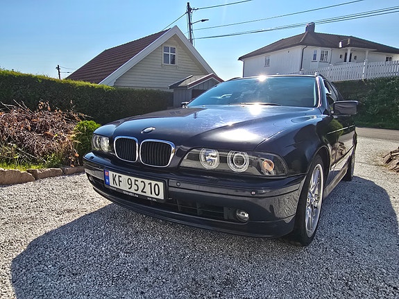 BMW 530i 2 of 12