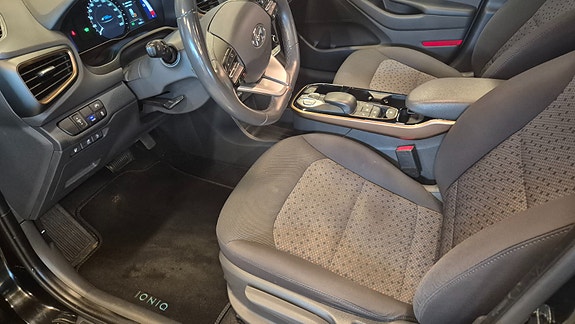 Hyundai IONIQ 12 of 22