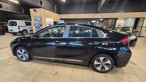 Hyundai IONIQ 10 of 22