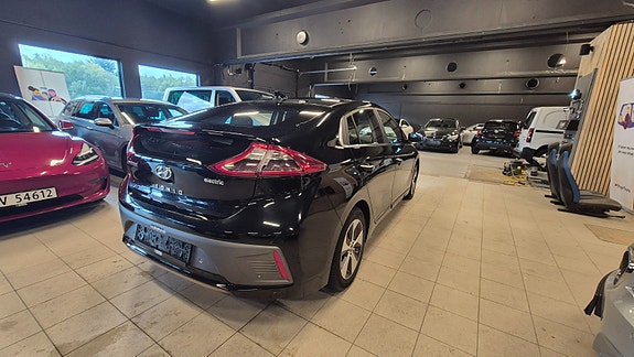 Hyundai IONIQ 7 of 22
