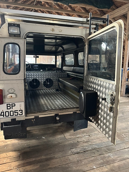 Land Rover 110 5 of 5