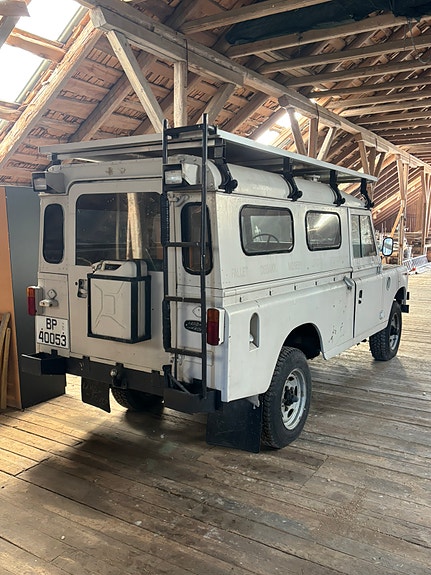 Land Rover 110 3 of 5