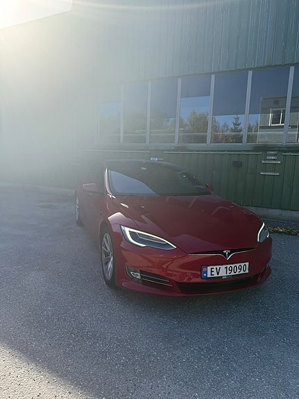 Tesla Model S 3 of 17