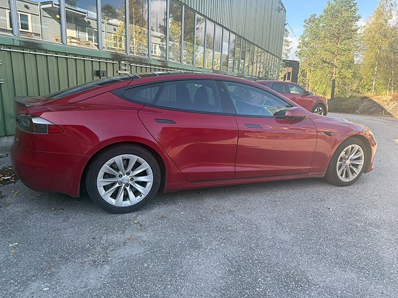 Tesla Model S 2 of 17