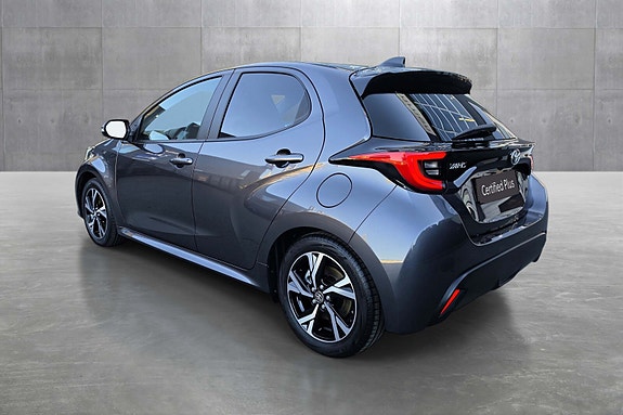 Toyota Yaris 3 of 20