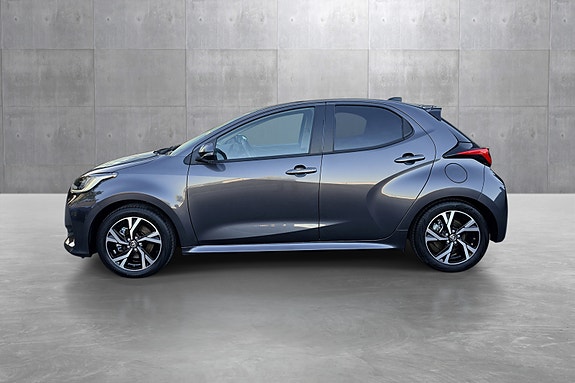 Toyota Yaris 2 of 20