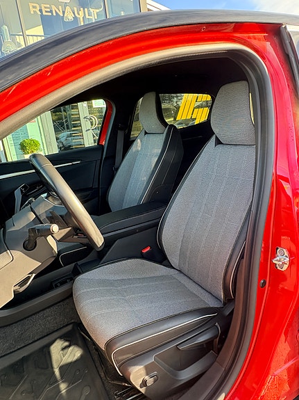 Renault Megane E-Tech 10 of 25