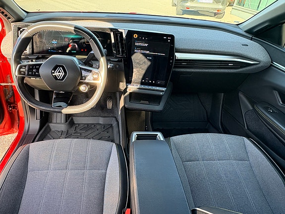 Renault Megane E-Tech 12 of 25
