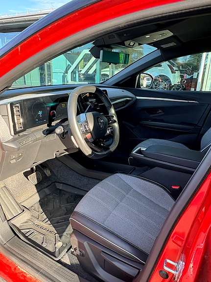 Renault Megane E-Tech 9 of 25