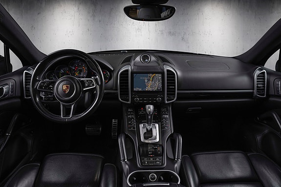 Porsche Cayenne 26 of 30