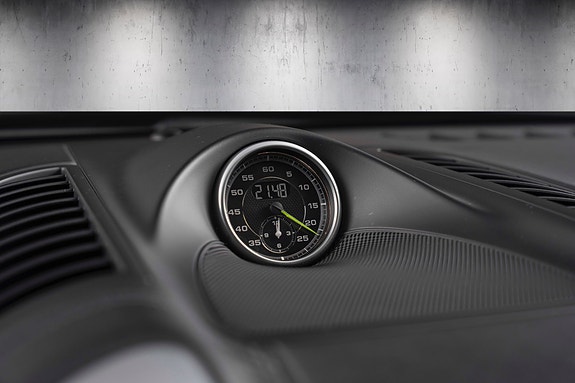 Porsche Cayenne 17 of 30