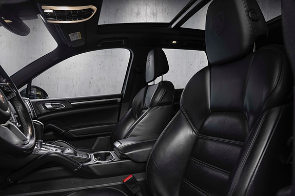 Porsche Cayenne 23 of 30