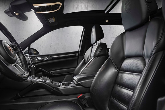 Porsche Cayenne 22 of 30
