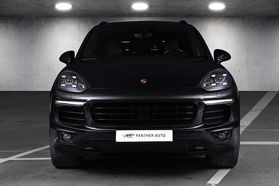 Porsche Cayenne 4 of 30