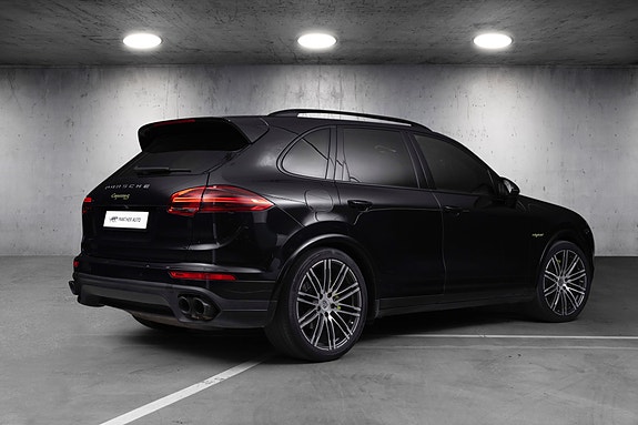 Porsche Cayenne 6 of 30